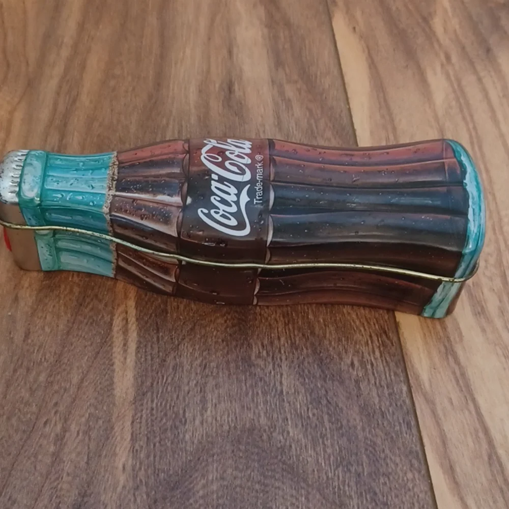 Coca Cola Tin Pencil Sharpener   vintage 1996